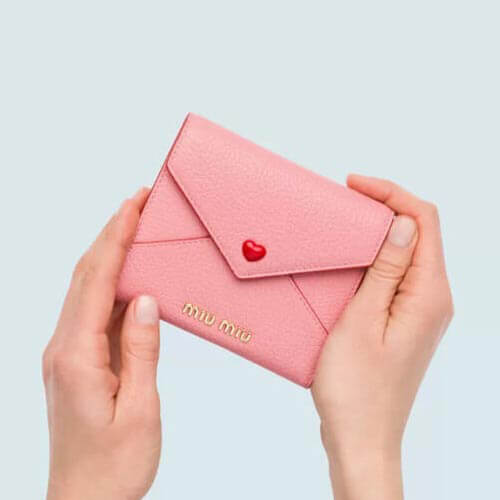 2020年春夏新作 ミュウミュウ 財布 コピー ラブレター 財布 ハートボタンがかわいい エンベロープ型財布 5MH014_2BC3_F0615☆